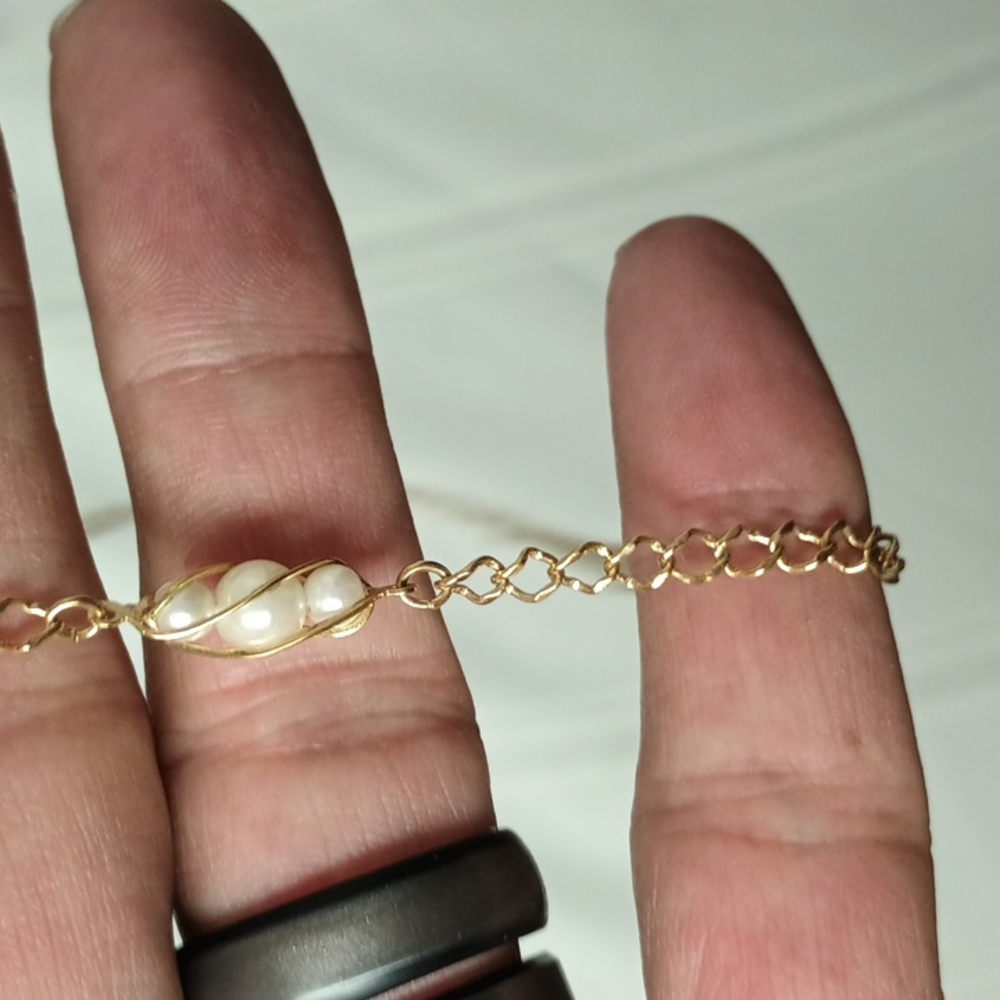 Vintage Avon Gold and Pearl Necklace Set - Picture 3 of 3